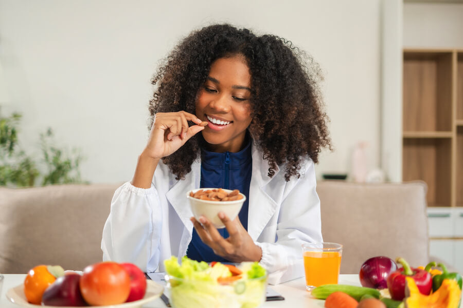 Cómo tomar omega 3 correctamente: dosis, momento del día y con qué combinarlo