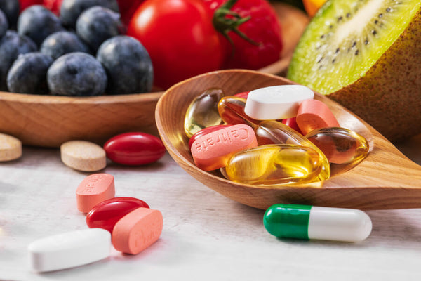 Creatina y vitaminas: cómo combinarlas para potenciar el rendimiento sin duplicar gastos