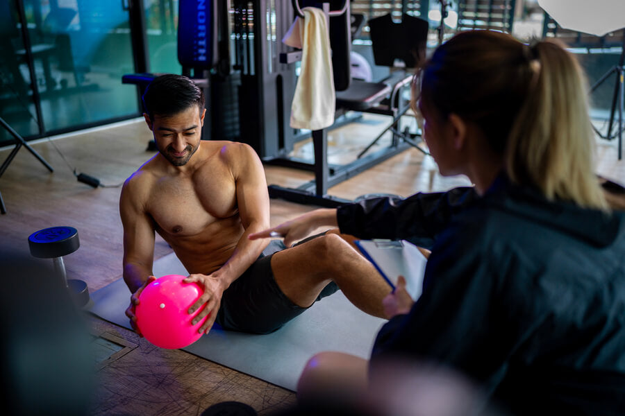 ¿En qué tiendas físicas puedo comprar creatina monohidratada confiable en Colombia?