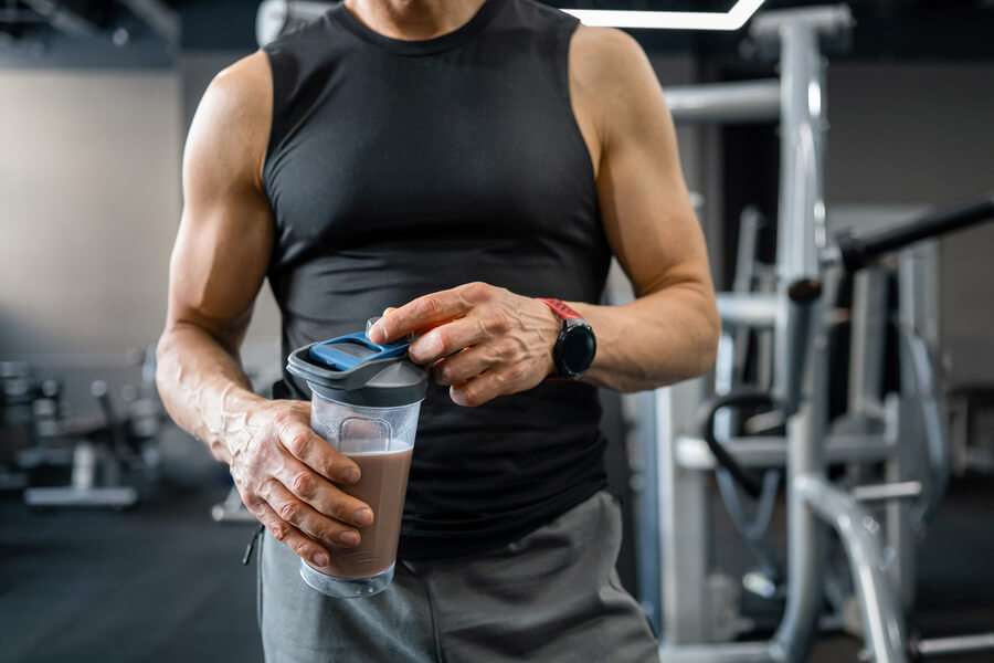 Proteína isolate para qué sirve: beneficios específicos que la concentrada no tiene