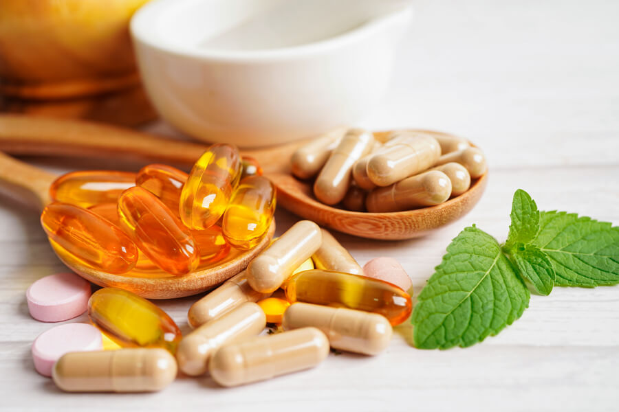 Vitaminas y suplementos: cómo combinarlos correctamente sin gastar de más ni tomar de más