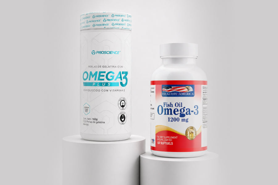 Omega 3 - Suplementos de omega 3 en envases blancos sobre pedestales blancos.