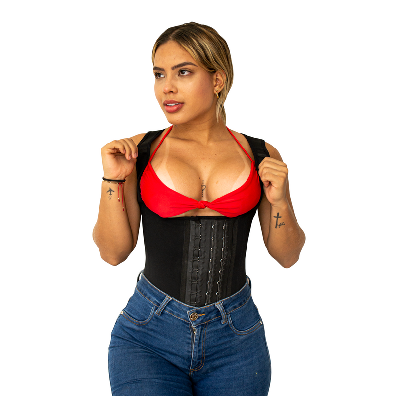 modelo usando chaleco moldeador